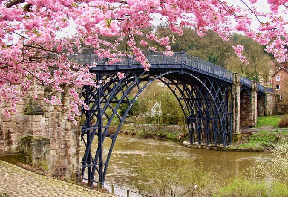 Das Prinzip der Margin of Safety (Sicherheitsmarge) wird auch beim Bau einer Brücke angewendet. Die Brücke ist für höhere Lasten ausgelegt, als man ihr zumuten muss.